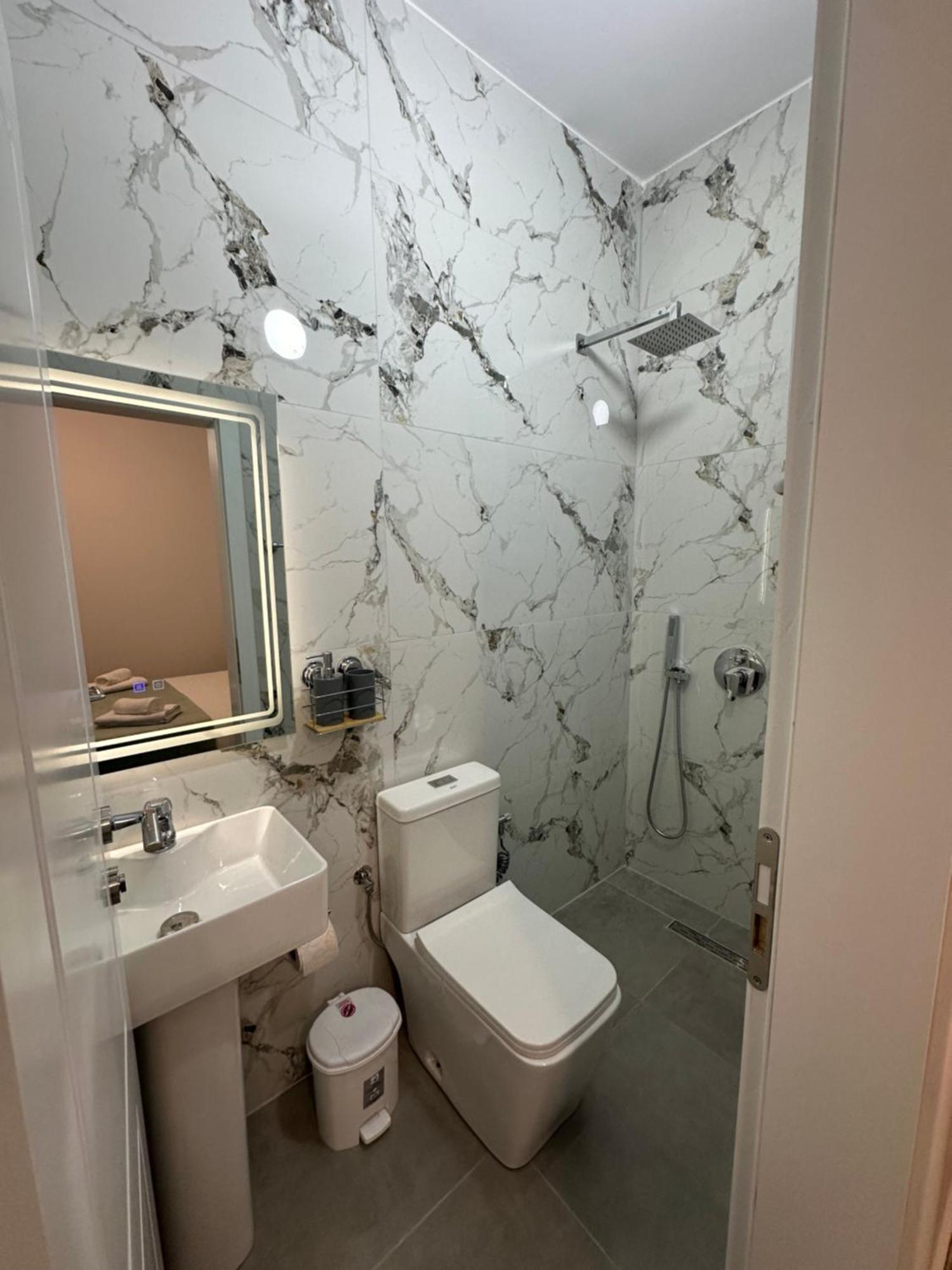 Lexhulo Room's